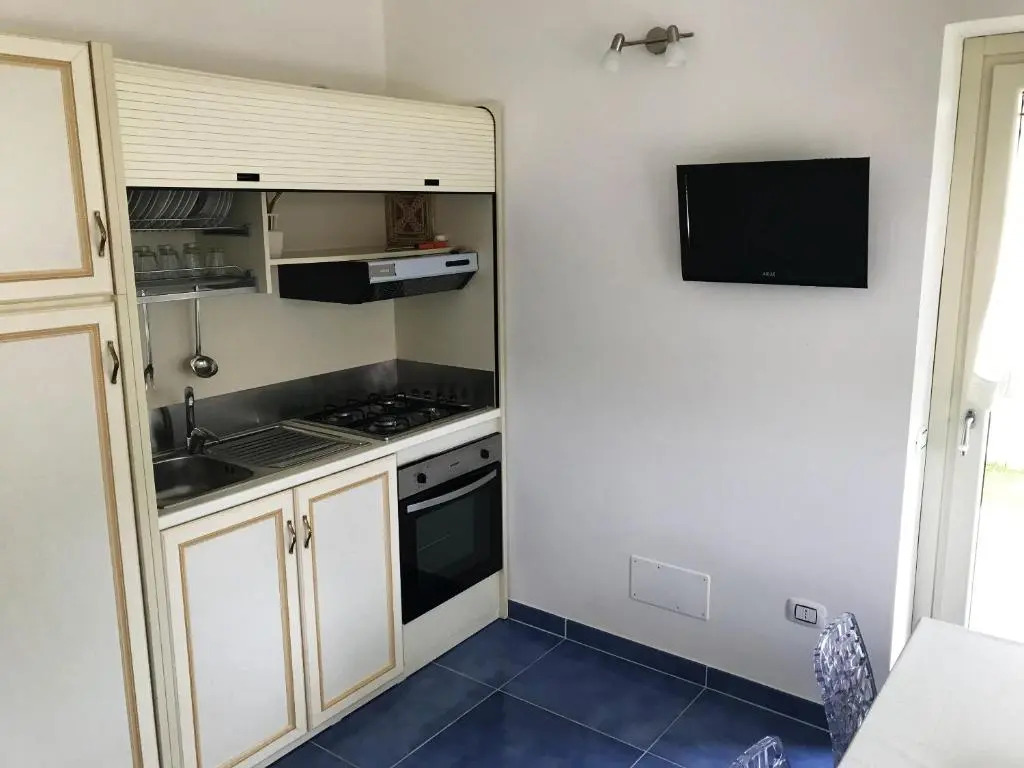 2 bedrooms house at Maratea 50 m away from the beach with sea view enclosed garden and wifi