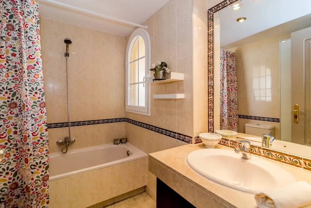 SAA2 Stunning 3 bedroom apt in Puerto Banus Roomservice