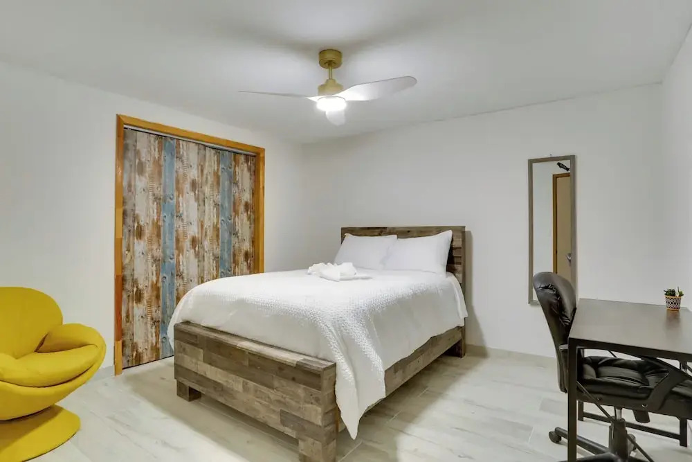 6 Mi to Barr Lake: Apt w/ Yard & Pool Access!