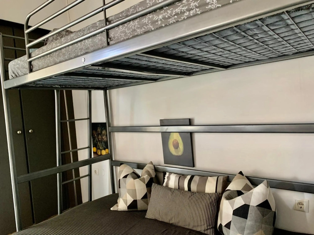 Sleeps 4 close to Iaso Oaka Mitera