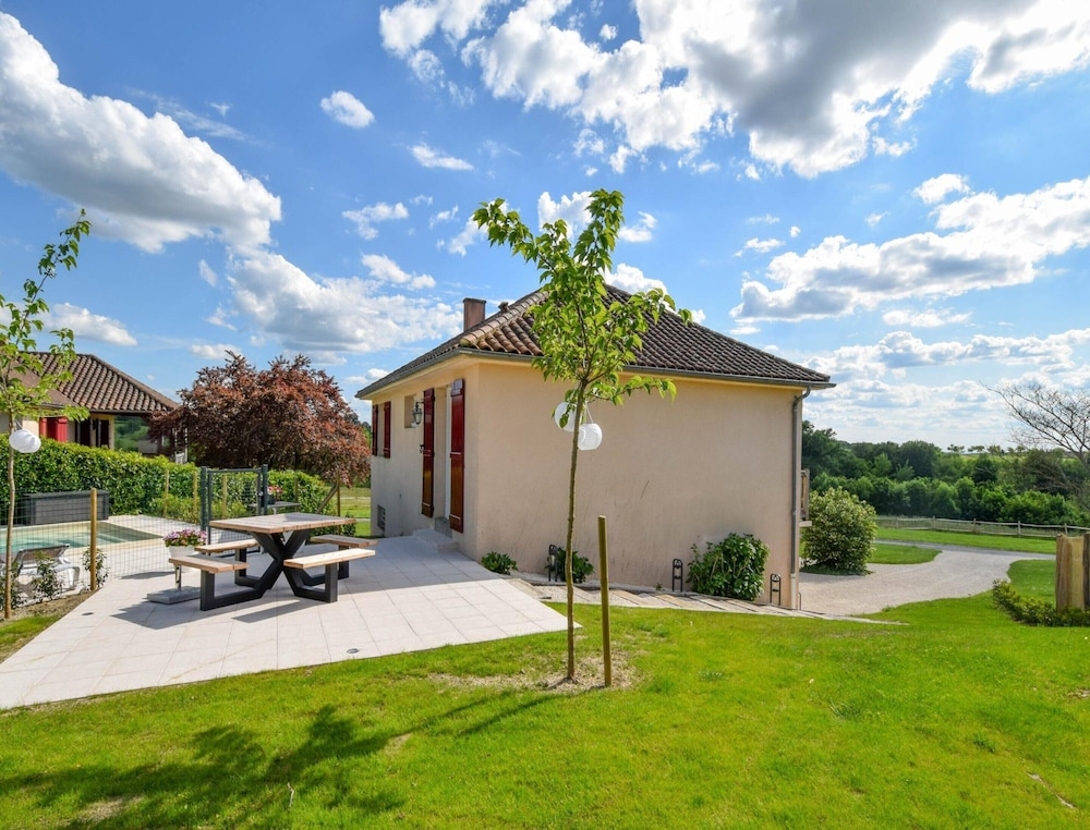 Holiday Home for 6 People in the Heart of Perigord