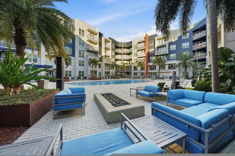 Modern 2BR w Pool Pet-friendly Unit 21