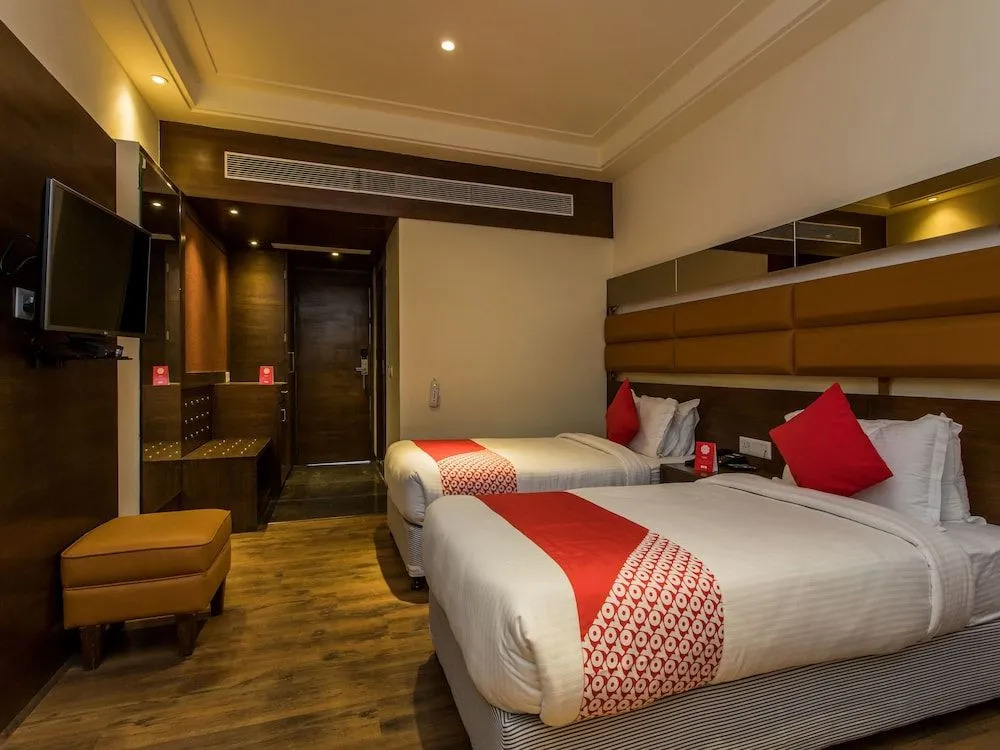 13104 Hotel 25 Hours