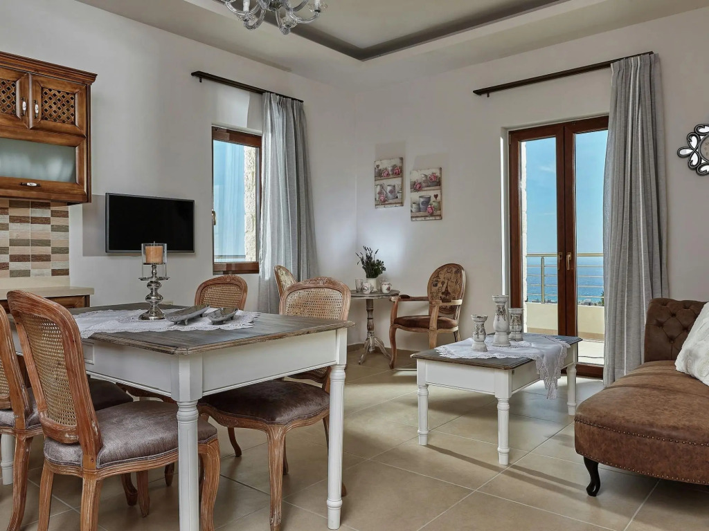 Nice apartment in Kamilari with swimming pool