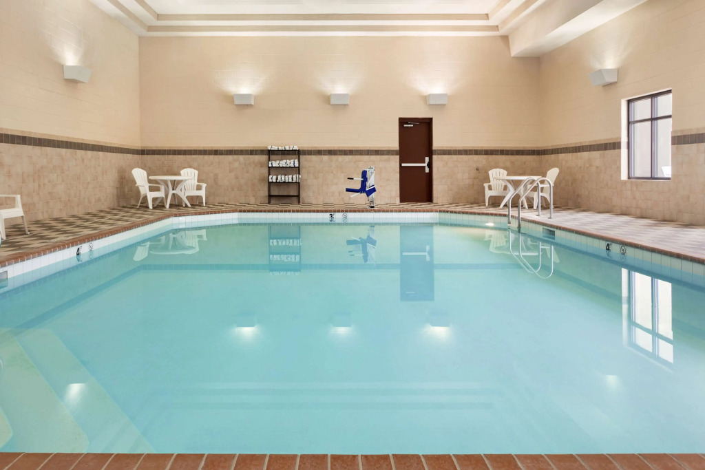Country Inn & Suites by Radisson, Lincoln North Hotel and Conference Center, NE