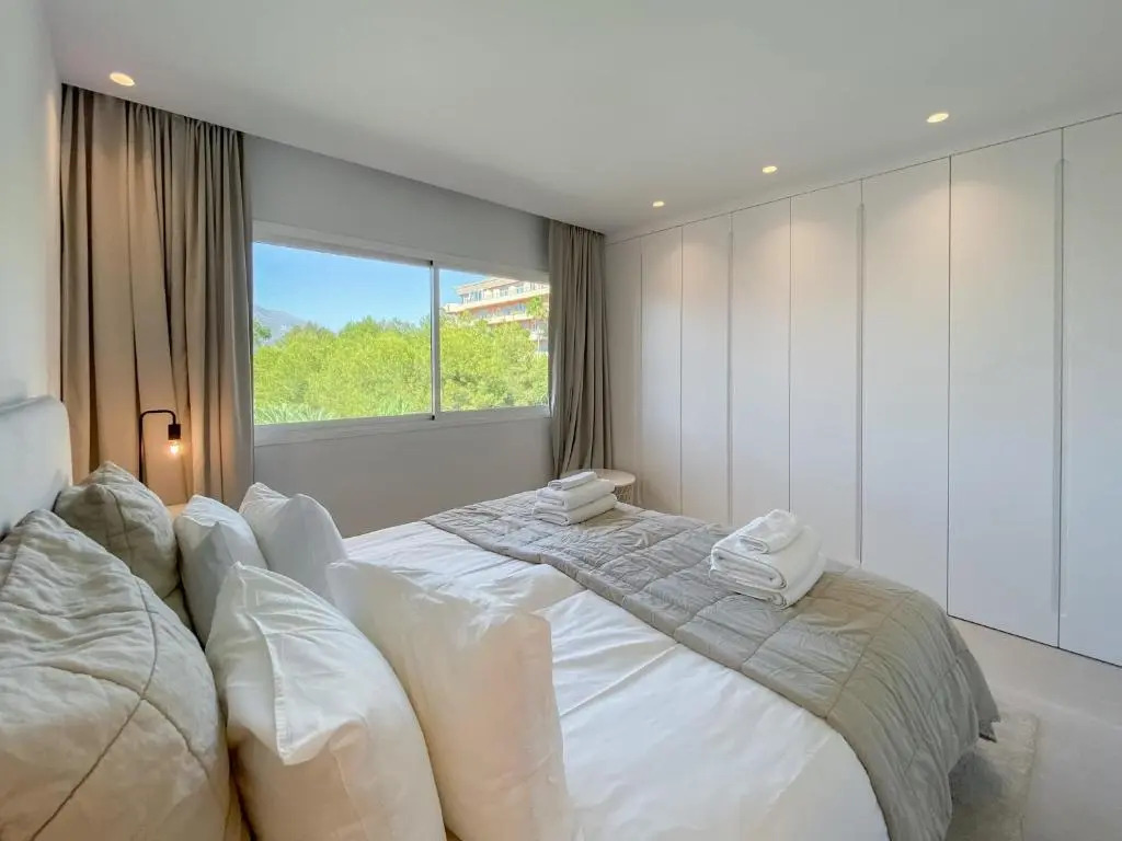 HEATED ROOFTOP POOL PENTHOUSE VIEWS MAGNA MARBELLA