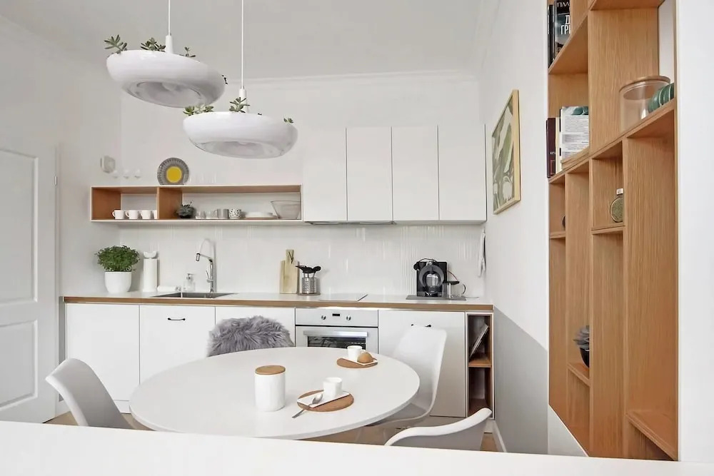 FM Luxury 1-BDR Apartment with Balcony - Cosy Home