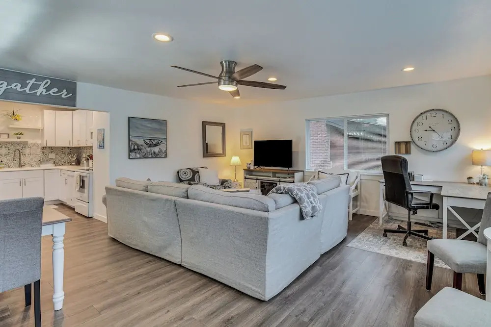 'lakehouse Living' Waterfront Retreat Near Tacoma