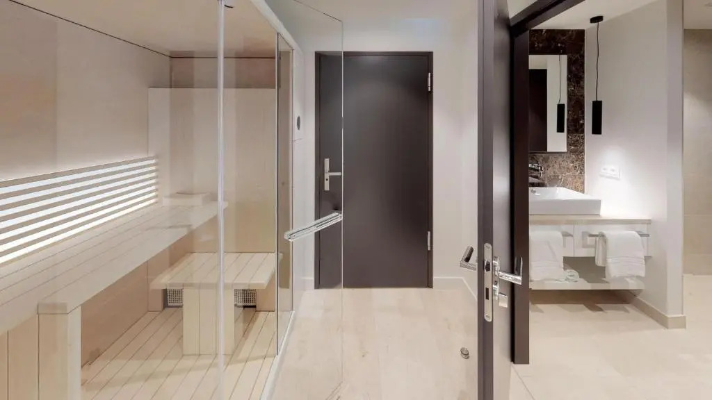 White Pearl Apartment 0.08