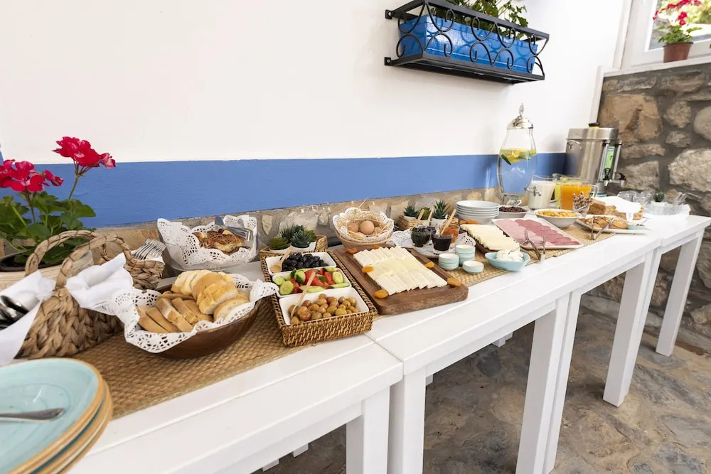 Delos Hotel