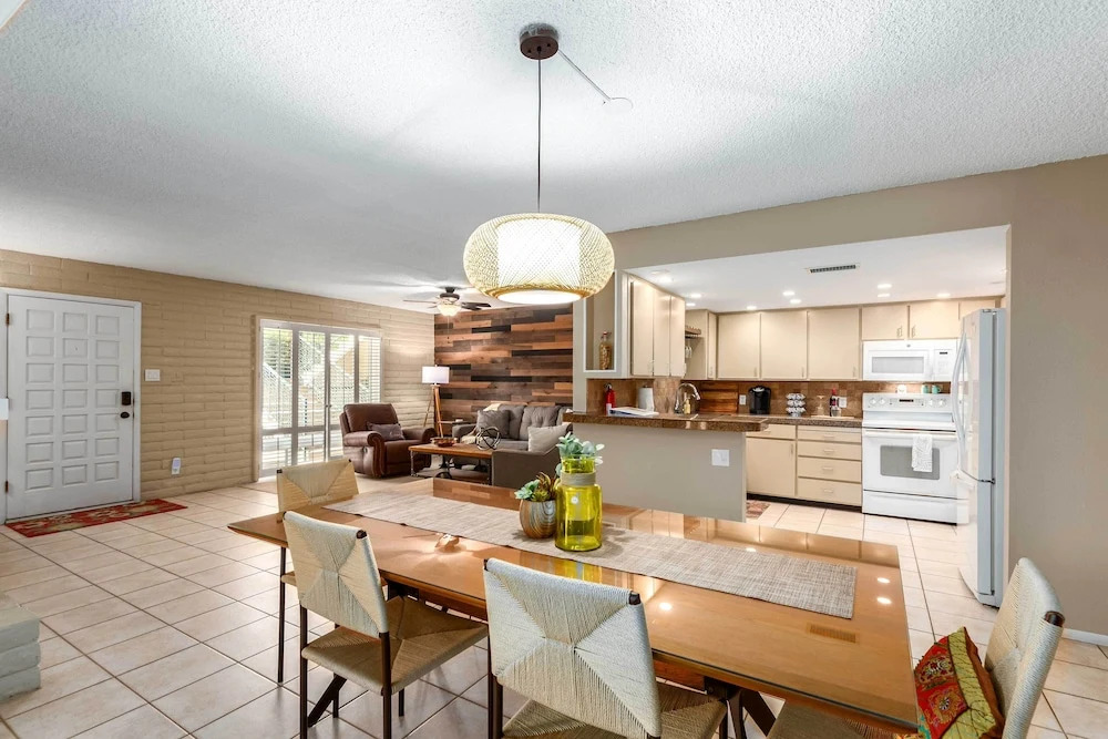 'casa Feliz' Old Town Condo w/ Patio & Pool Access