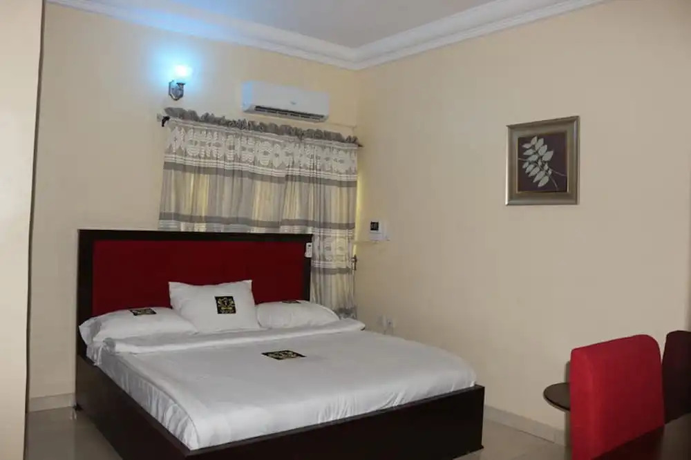 TommsVille Hotels