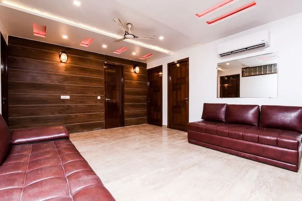 OYO Flagship 16044 Hotel 35th Avenue Sector 18