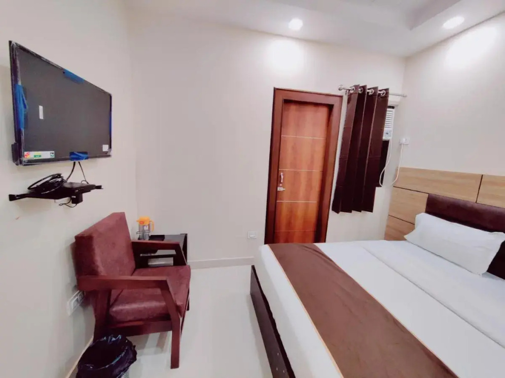 Perfectstayz Value Dwarkesh - Hotel Near Haridwar Railway station
