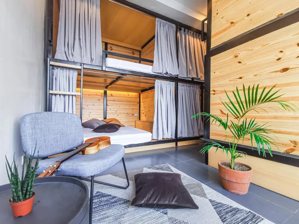 Murals Sleepbox Capsule Hostel - Adults Only