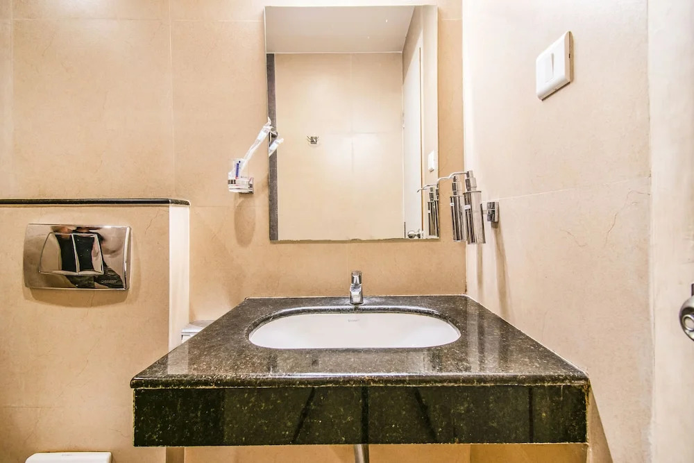FabHotel Prime Royal Castle