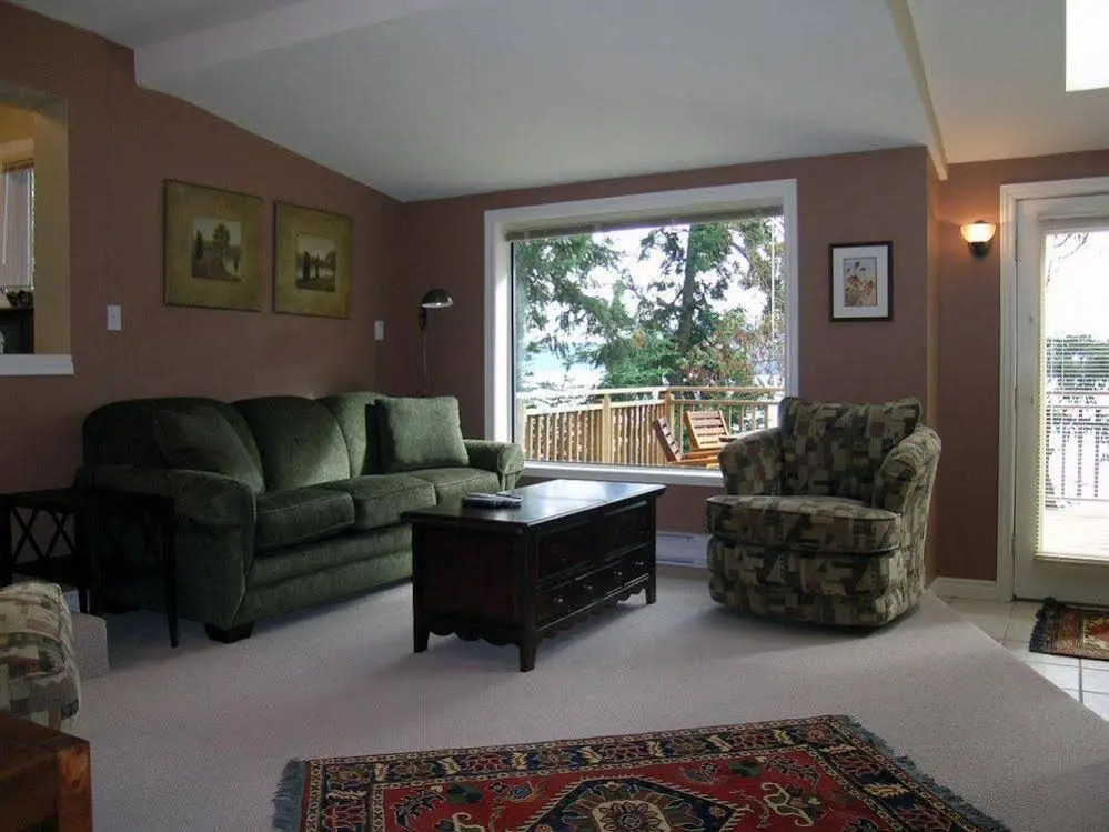Madrona Cottage by BC Island Vacation Homes