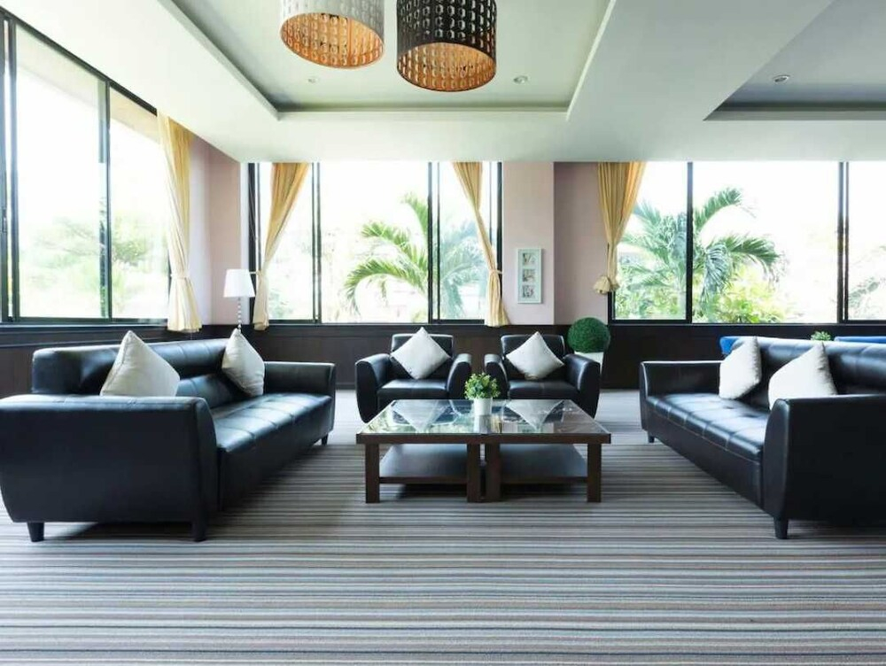 Townhouse Hillview Suites Pattaya Formerly Chatkaew Suites
