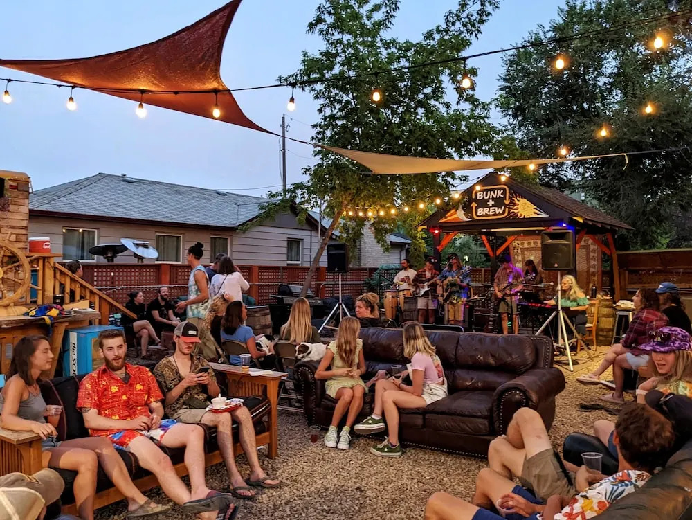 Bunk & Brew Historic Lucas House - Hostel