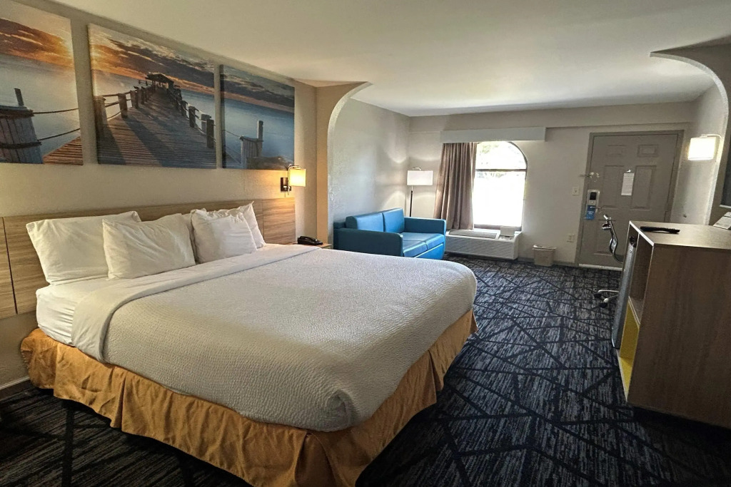 Days Inn & Suites by Wyndham Stockbridge South Atlanta