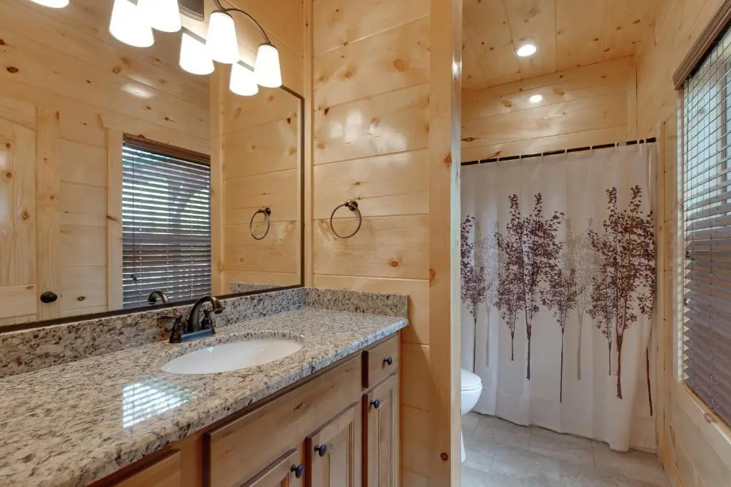 Smoky Mountain Splash, 6 Bedroom, Private Pool, WiFi, Pool Table, Sleeps 18