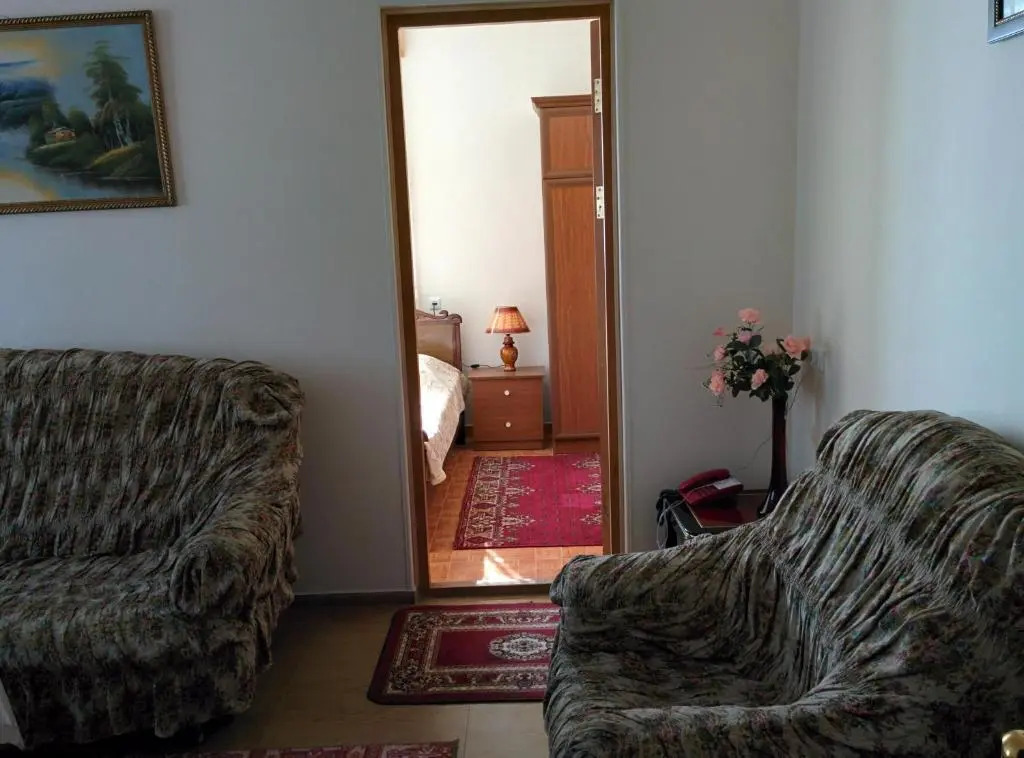 Erazank Hotel