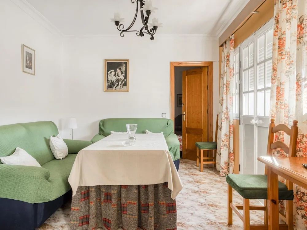 Quaint Holiday Home in El Bosque near Forest