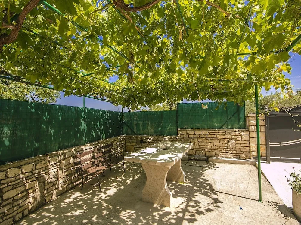 Spacious Villa for 12 Persons With Private Pool Near Rovinj and the Beach