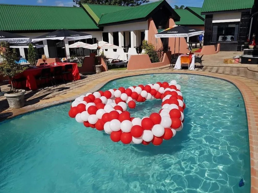 Le Dolphin's Grand Paradiso Hotel