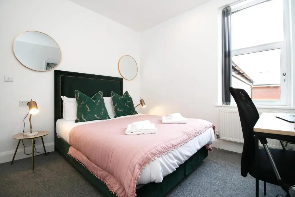 New Light & Airy 3 Bed Getaway - Wifi - Netflix - Comfort