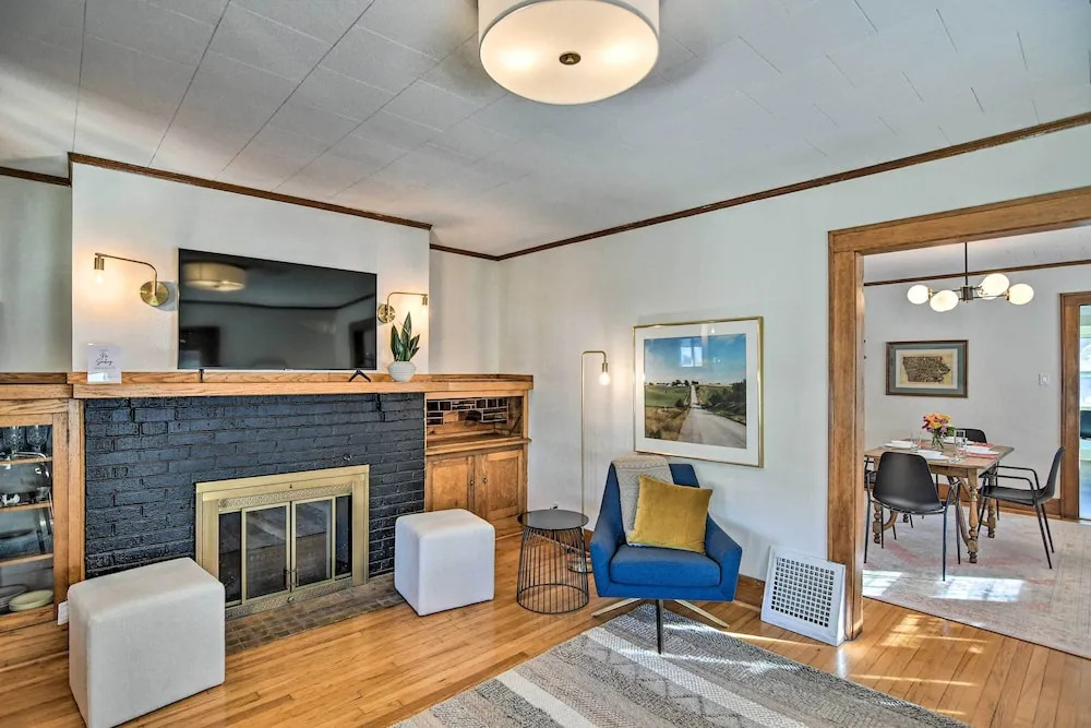 Family-friendly Des Moines Retreat w/ Patio!