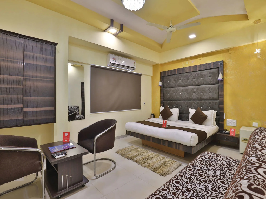 OYO 9240 Hotel Crystal Inn