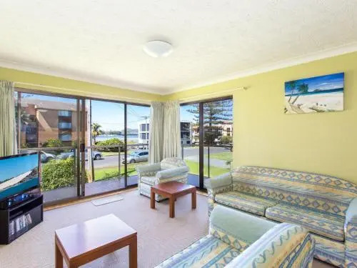 Champagne Court 1 With Water Views