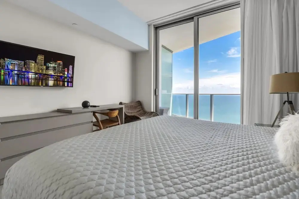 Luxury Penthouse! 4 BDR With Resort Amenities