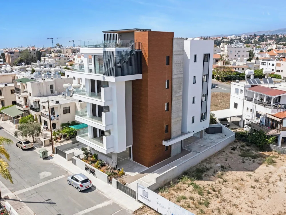 Sanders Olive - Chic 3-bdr Apt With Shared Pool