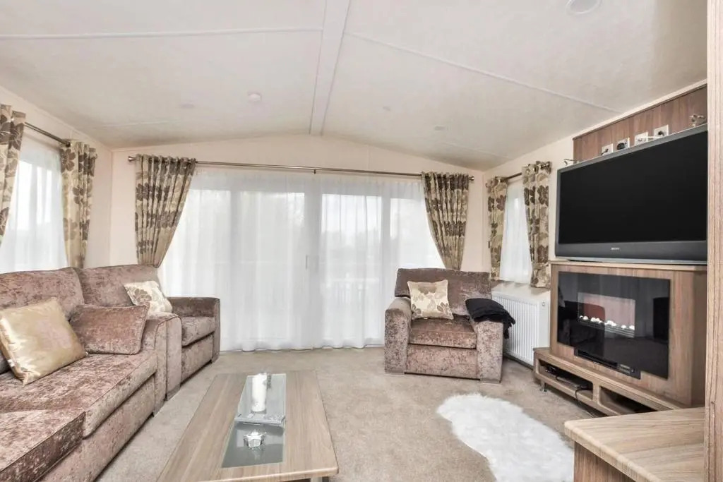Spacious Stunning Lakeside 3 bed Holiday Home