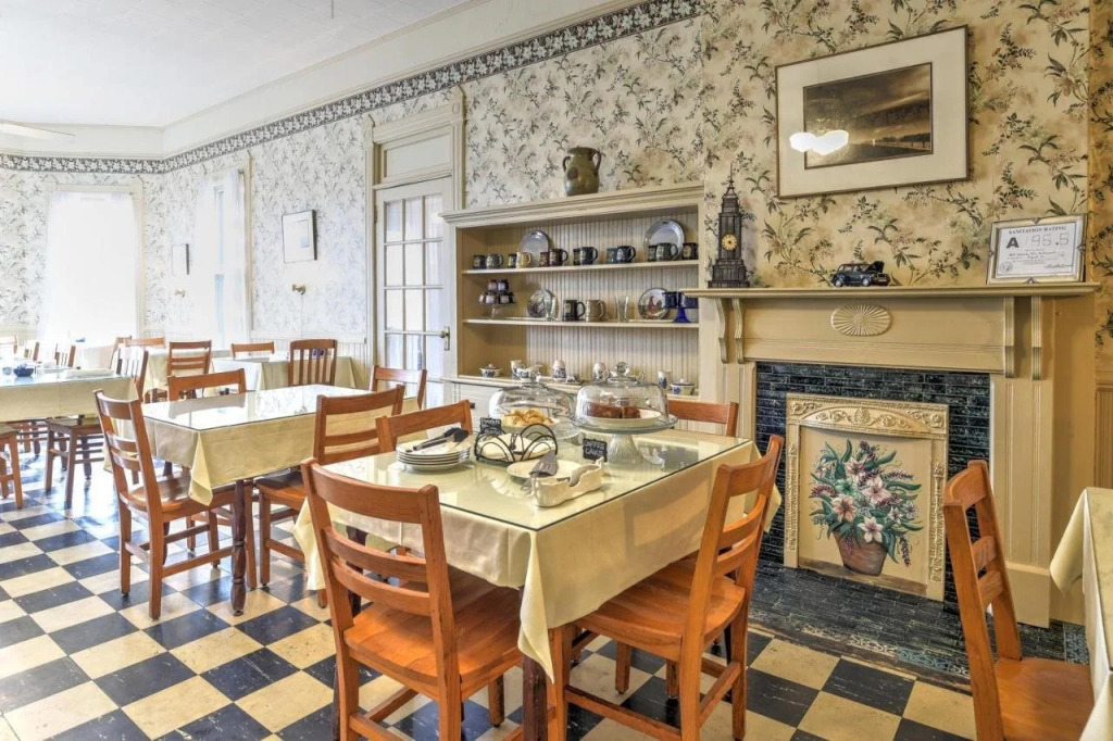1898 Waverly Inn