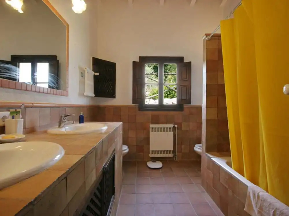 Large Traditional Country House With Spacious Veranda, Garden and Private Pool