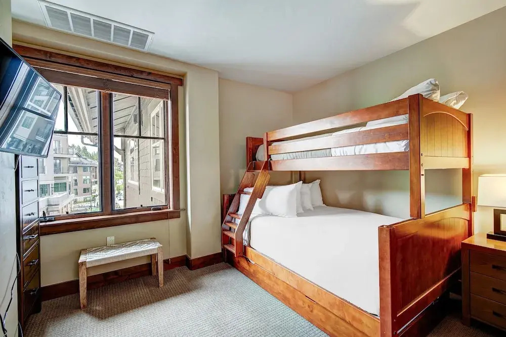 Luxury 4 Bedroom Condo on Peak 8 4 Condo