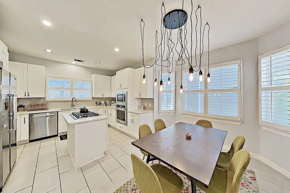 1111eriv 4 Bedroom Home