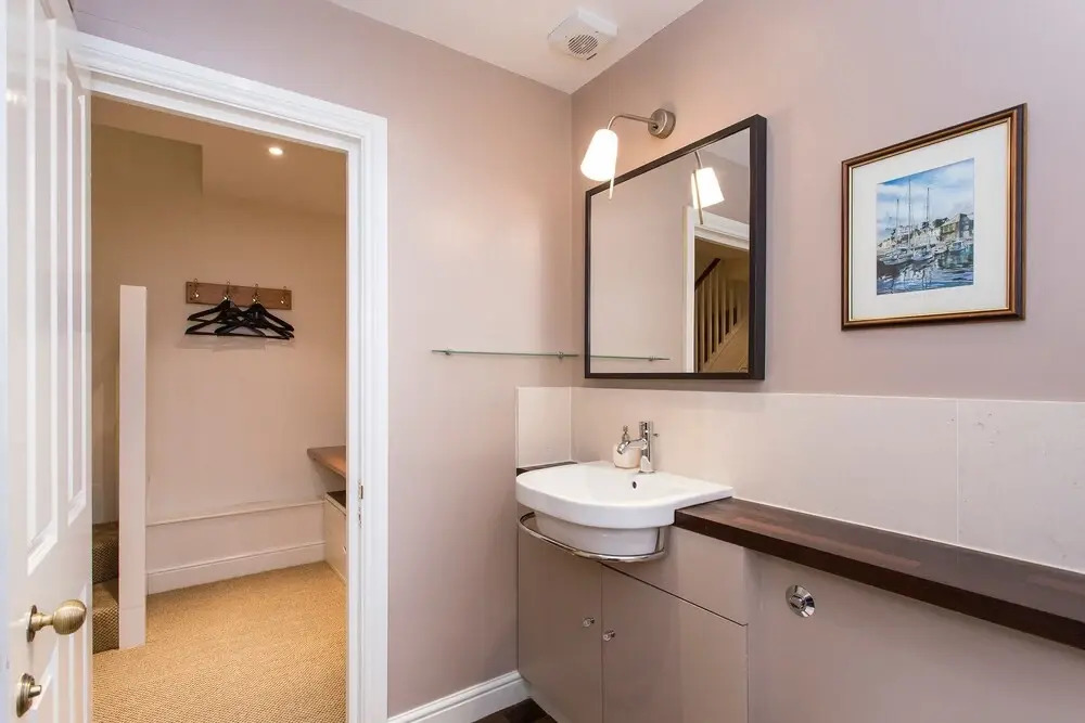 JOIVY Modern 2 bed flat in Central London, sleeps 6