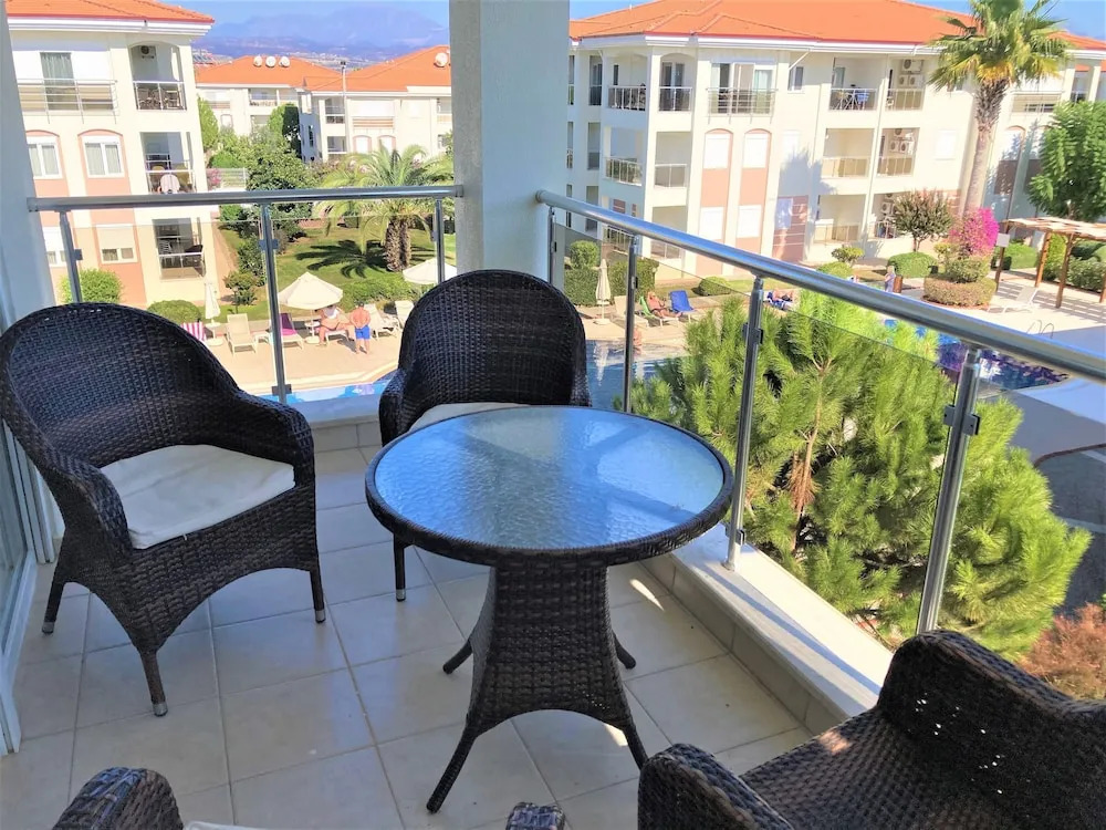Four Seasons I -10 With 2 Bedrooms Guarantees a Wonderful Holiday