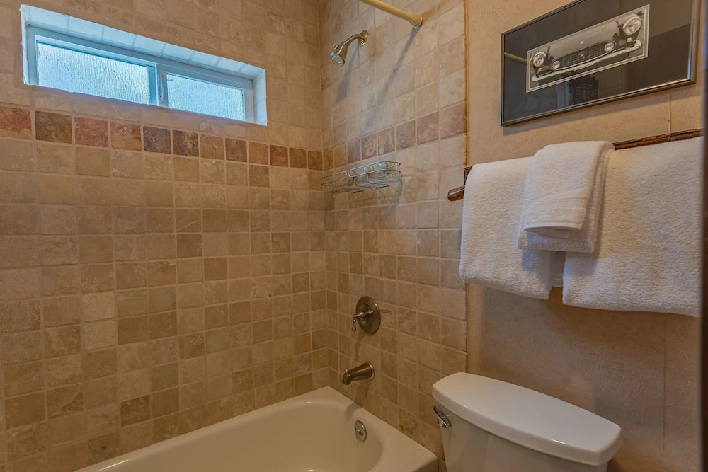Bridgepoint 24 - 2 Br Condo