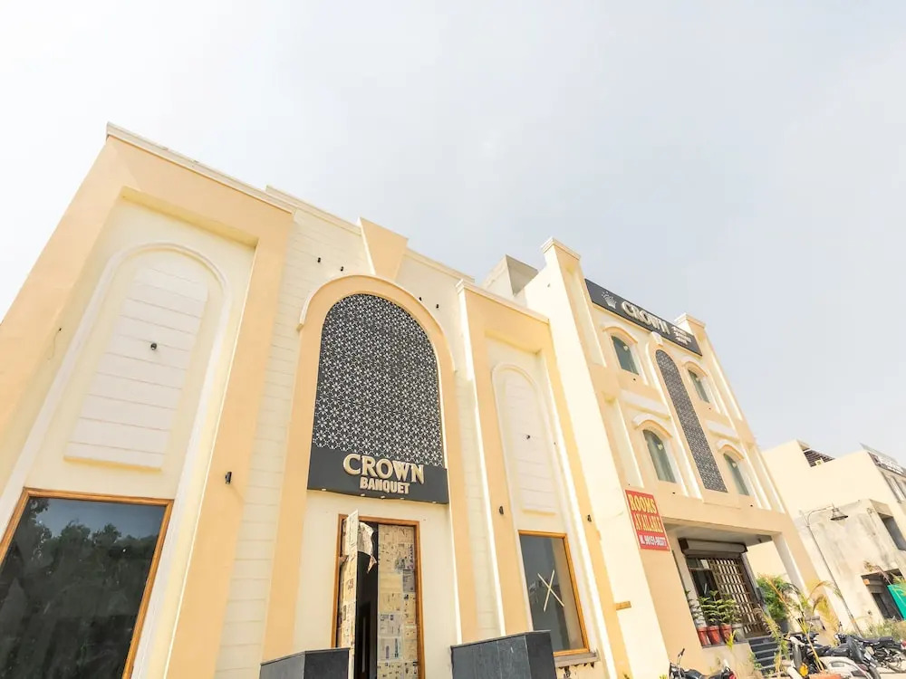Hotel Crown by OYO Rooms