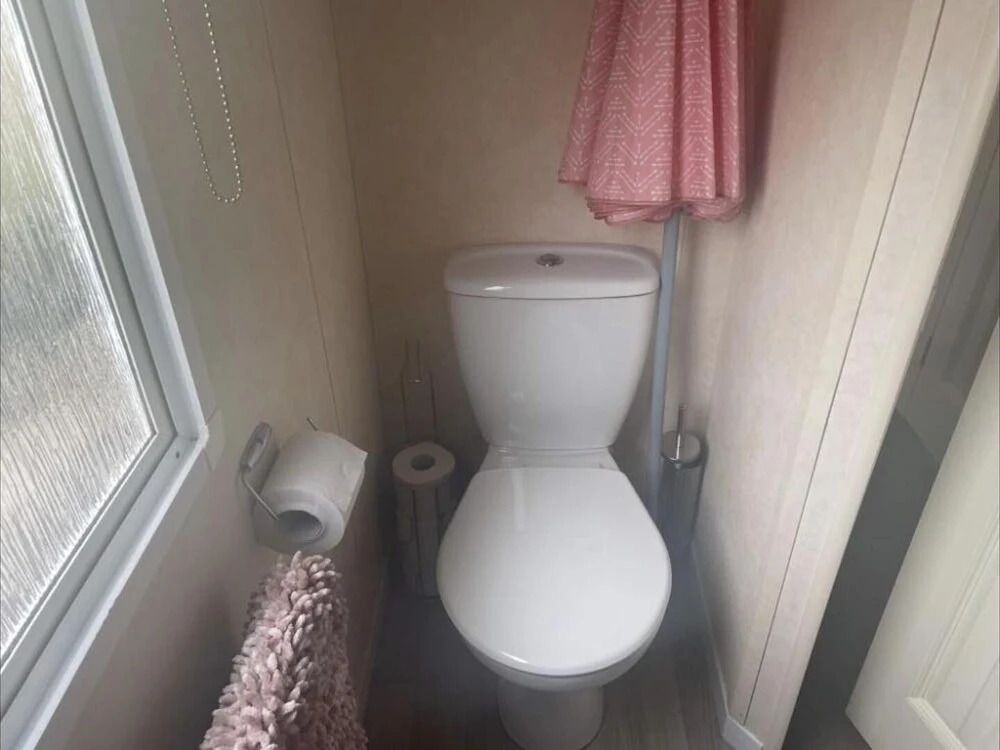 Pets Stay Free 2 Bedroom Caravan at Heacham Beach