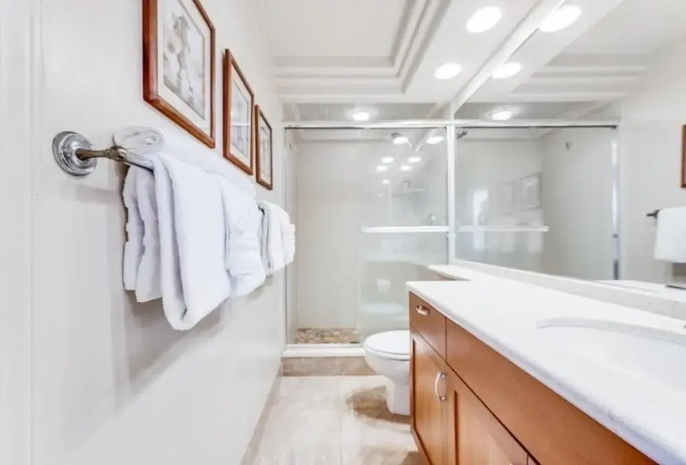 Royal Mauian, #607 2 Bedroom Condo by RedAwning