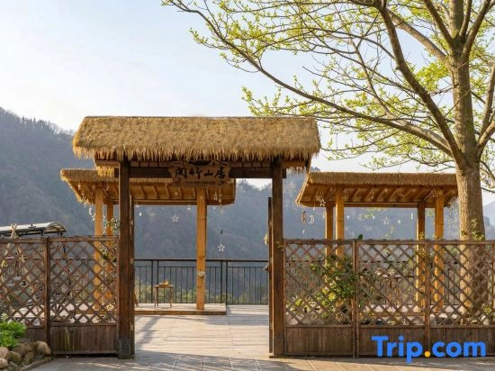 Yuezhu｜Peak Clouds & Arcadian Courtyard.Avatar Mountains ,3-min walk to the  Zhangjiajie Forest Park