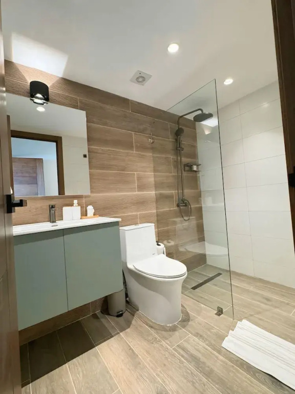4 Guests 2 Bedrooms Gym and Pool Cap Cana