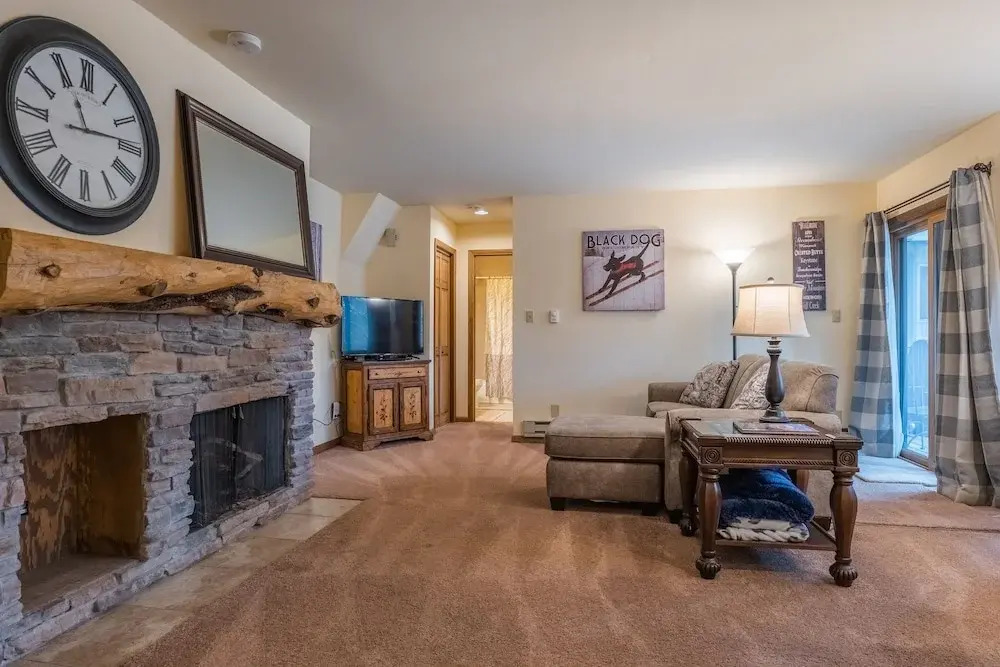1100 Flying Dutchman 1 Bedroom Condo by RedAwning