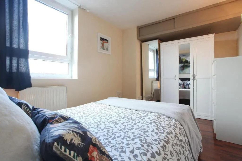 Chelsea off Kings Road One Bedroom Apartment with balcony